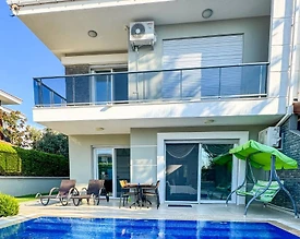 Çeşme Çiftlik'te Geniş Ailelere Uygun, Özel Havuzlu, Lüks Villa - 2