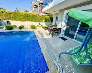 Çeşme Çiftlik'te Geniş Ailelere Uygun, Özel Havuzlu, Lüks Villa - 3
