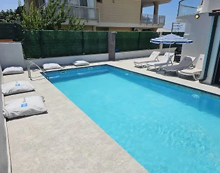 Çeşme Çiftlik'te Kalabalık Ailelere Uygun, Özel Havuzlu, Modern Villa - 4