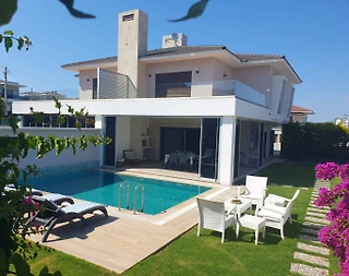 Çeşme Ali Bostan Plajına Yakın, Özel Havuzlu, Bahçeli, Konforlu Villa - 2