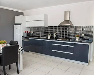 Çeşme Dalyan'da Sakin Konumda, Deniz Manzaralı, Konforlu Ev - 2