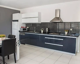 Çeşme Dalyan'da Sakin Konumda, Deniz Manzaralı, Konforlu Ev - 2