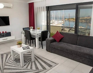 Çeşme Dalyan'da Sakin Konumda, Deniz Manzaralı, Konforlu Ev - 1