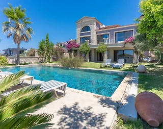 Çeşme Ovacık'ta Deniz Manzaralı, Özel Havuzlu, Lüks Taş Villa - 2