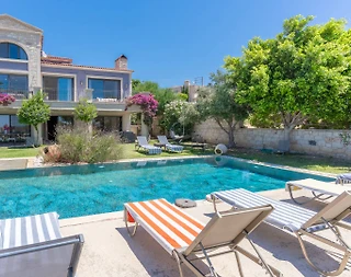 Çeşme Ovacık'ta Deniz Manzaralı, Özel Havuzlu, Lüks Taş Villa - 3