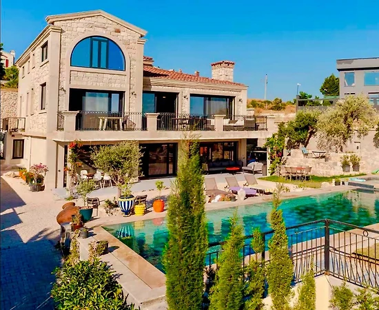 Çeşme Ovacık'ta Kalabalık Ailelere Uygun, Özel Havuzlu, Lüks Villa - 1