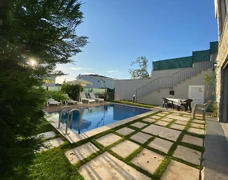 Çeşme Reisdere'de Geniş Bahçeli, Özel Havuzlu, Konforlu Villa - 3