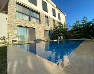 Çeşme Reisdere'de Geniş Bahçeli, Özel Havuzlu, Konforlu Villa - 4