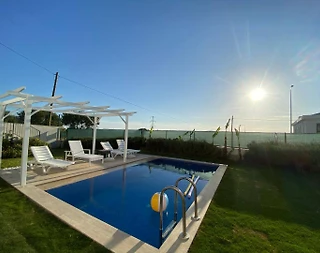 Çeşme Reisdere'de Merkezi Konumda, Bahçeli, Özel Havuz, Şık Villa - 2