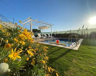 Çeşme Reisdere'de Merkezi Konumda, Bahçeli, Özel Havuz, Şık Villa - 3