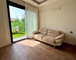 Çeşme Reisdere'de Merkezi Konumda, Bahçeli, Özel Havuz, Kiralık Villa  - 4