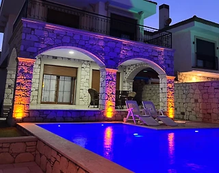 Çeşme Reisdere'de Merkezi Konumda, Özel Havuzlu, 6 Kişilik Villa - 3