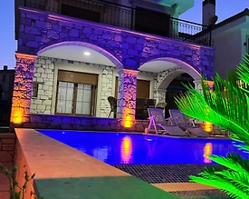 Çeşme Reisdere'de Merkezi Konumda, Özel Havuzlu, 6 Kişilik Villa - 2