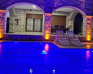 Çeşme Reisdere'de Merkezi Konumda, Özel Havuzlu, 6 Kişilik Villa - 4