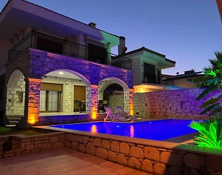 Çeşme Reisdere'de Merkezi Konumda, Özel Havuzlu, 6 Kişilik Villa - 5