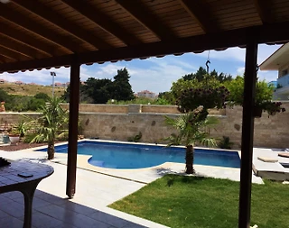 Çeşme Şifne'de Merkezi Konumda, Özel Havuzlu, Otantik Tasarımlı Villa - 1