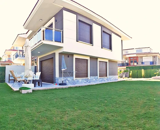 İzmir Çeşme'de Denize Yakın Konumda, Modern Tasarımlı, Kiralık Villa - 1