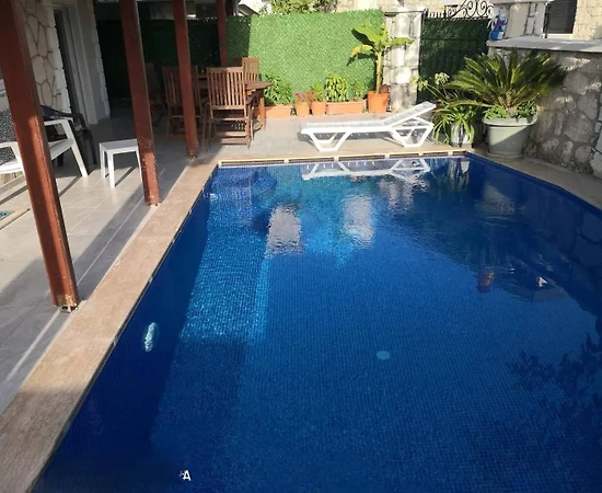 Çeşme Şifne'de Denize Yakın Konumda, Özel Havuzlu, 3+1, Konforlu Villa - 1