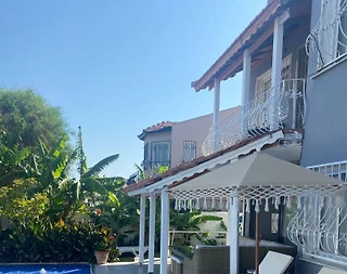 Çeşme Şifne'de Elverişli Konumda, Özel Havuzlu, Şık Villa - 1