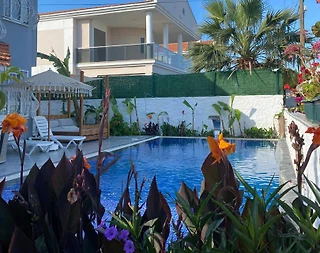 Çeşme Şifne'de Elverişli Konumda, Özel Havuzlu, Şık Villa - 2