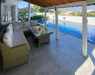 Çeşme Şifne'de Elverişli Konumda, Özel Havuzlu, Şık Villa - 3