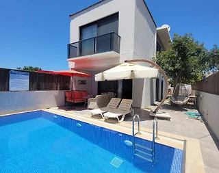 Çeşme Şifne'de Merkezi Konumda, Özel Havuzlu, 6 Kişilik Villa - 1