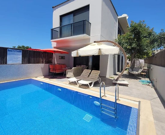 Çeşme Şifne'de Merkezi Konumda, Özel Havuzlu, 6 Kişilik Villa - 1