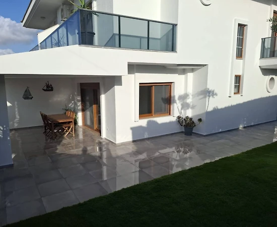 Çeşme Şifne'de Merkezi Konumda, Özel Havuzlu, Kiralık Villa - 1