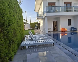 Çeşme Şifne'de Merkezi Konumda, Özel Havuzlu, Kiralık Villa - 5