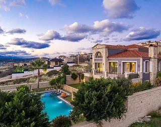 Çeşme Ovacık'ta Deniz Manzaralı, Özel Havuzlu, Lüks Taş Villa - 5