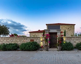 Çeşme Ovacık'ta Deniz Manzaralı, Özel Havuzlu, Lüks Taş Villa - 2