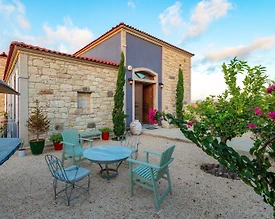 Çeşme Ovacık'ta Deniz Manzaralı, Özel Havuzlu, Lüks Taş Villa - 3