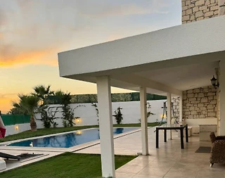 Çeşme'de Deniz Manzaralı, Özel Havuzlu, Muhteşem Tasarımlı Villa - 2