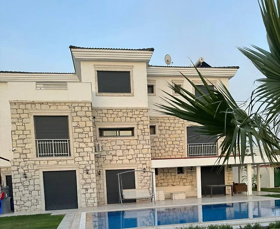 Çeşme'de Deniz Manzaralı, Özel Havuzlu, Muhteşem Tasarımlı Villa - 1