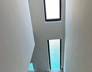 İzmir Çeşme'de Muhteşem Doğa Manzaralı, 6 Kişilik, Çocuk Oyun Alanlı Modern Villa - 5