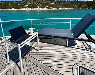 Çeşme'de Enfes Tasarıma Sahip, Serin Sularda, Konforlu Motoryat - 4