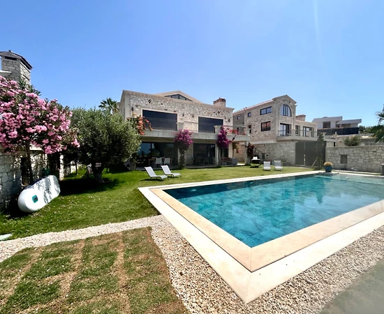 Çeşme'de Kalabalık Aileler İçin Uygun, Özel Havuzlu, Lüks Villa - 1