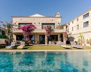 Çeşme'de Kalabalık Aileler İçin Uygun, Özel Havuzlu, Lüks Villa - 1