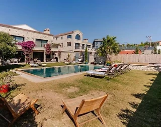 Çeşme'de Kalabalık Aileler İçin Uygun, Özel Havuzlu, Lüks Villa - 2