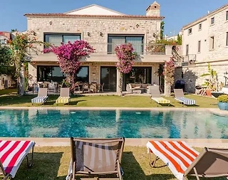 Çeşme'de Kalabalık Aileler İçin Uygun, Özel Havuzlu, Lüks Villa - 4