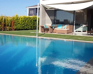 Çeşme Reisdere'de Geniş Ailelere Uygun, Özel Havuzlu, Konforlu Villa - 2