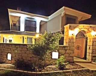 Çeşme Şifne'de Yapımı Yeni Tamamlanmış, Özel Havuzlu, 4+1 Villa - 1