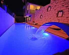 Çeşme Şifne'de Yapımı Yeni Tamamlanmış, Özel Havuzlu, 4+1 Villa  - 2