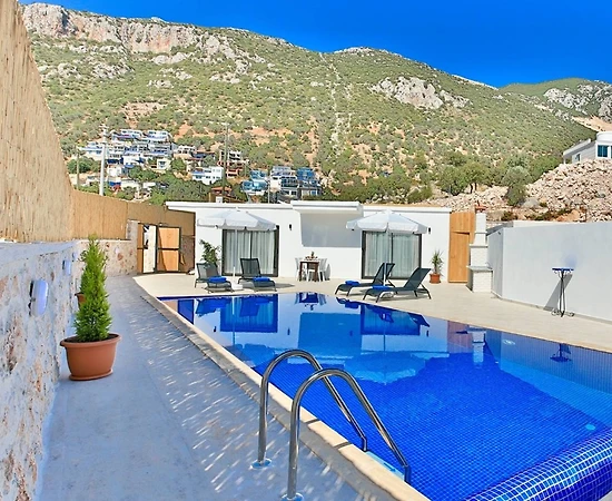 Kaş Bezirgan'da Merkeze Yakın, Özel Havuzlu, Jakuzili Villa - 1