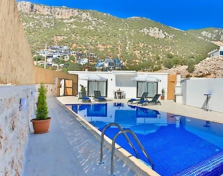 Kaş Bezirgan'da Merkeze Yakın, Özel Havuzlu, Jakuzili Villa - 1