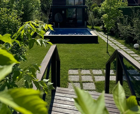 Sapanca'da Modern Tasarımlı, Isıtmalı Havuzlu, Konforlu Bungalov - 1