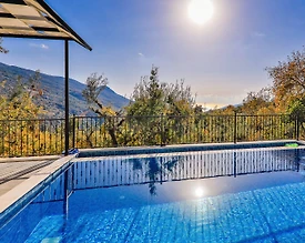 Kaş İslamlar'da Enfes Doğa Manzaralı, Isıtmalı Havuzlu, Konforlu Villa - 3