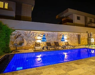 Kaş Andifli'de Merkezi Konumda, Özel Havuzlu, Bahçeli Villa - 2