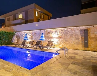 Kaş Andifli'de Merkezi Konumda, Özel Havuzlu, Bahçeli Villa - 3