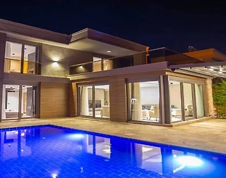 Kaş Andifli'de Merkezi Konumda, Özel Havuzlu, Bahçeli Villa - 1